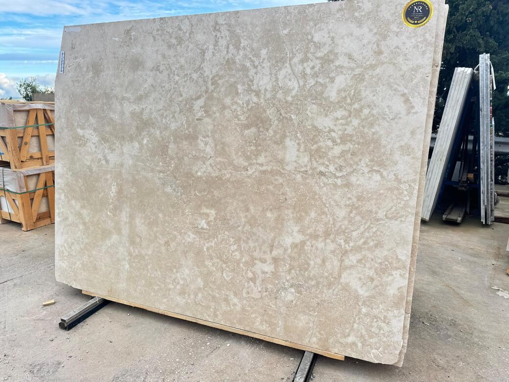 поставка камня травертин